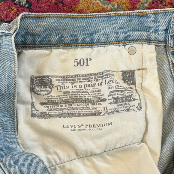 Levi's | Women’s Light Blue Denim Premium 501 Raw Hem Buttonfly Jean Shorts, 31 - Picture 4 of 16